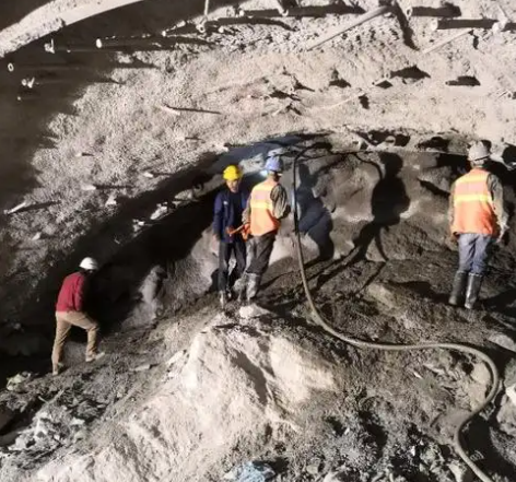 江城拱顶带模注浆料的施工流程及注意事项